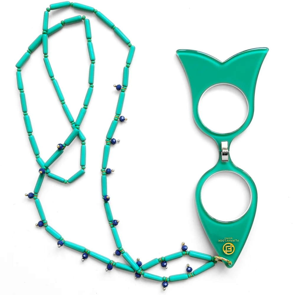 Flippan'Look reading glasses with pearl necklace accessory - Hands-free wearable eyewear solution