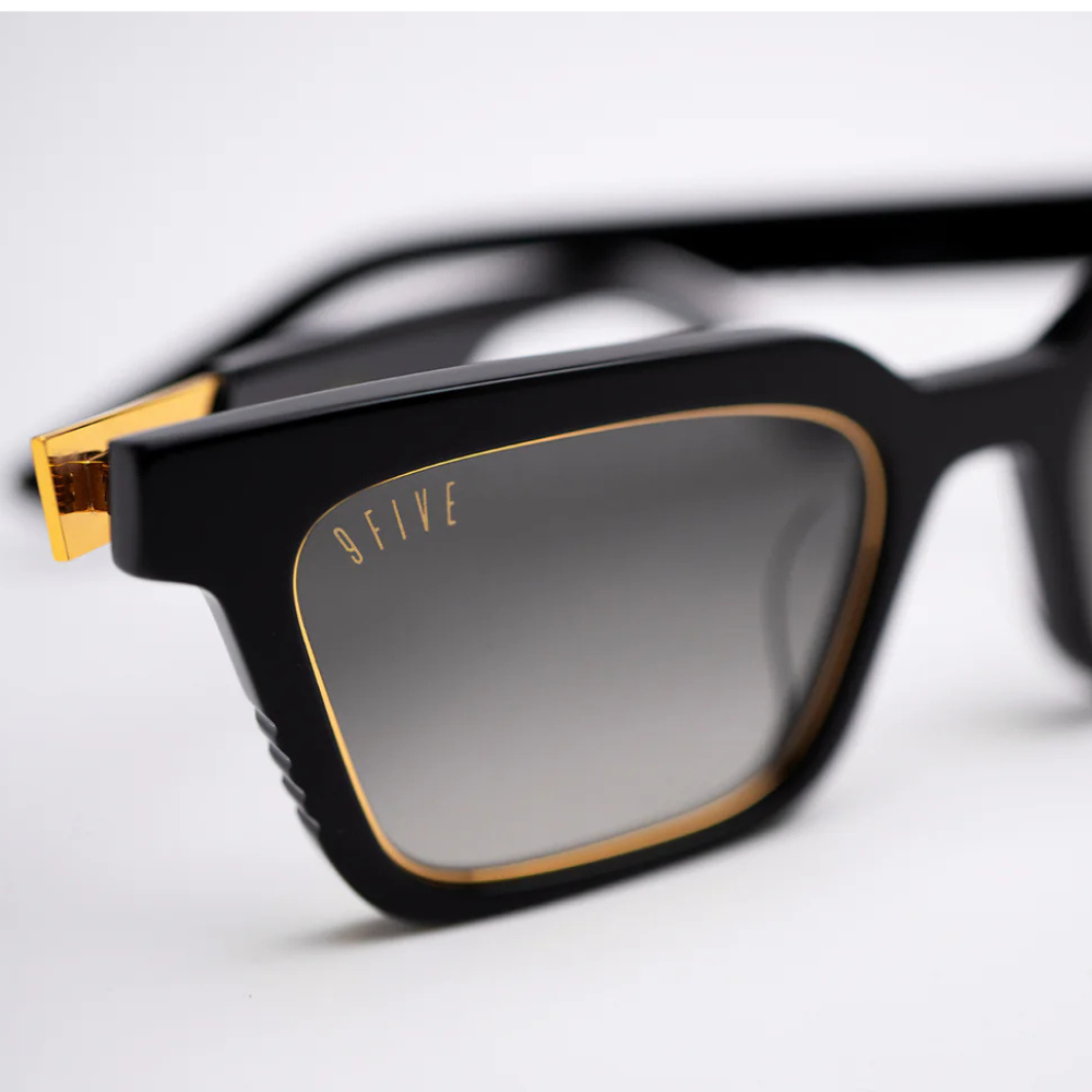 9FIVE EM4 Black & Gold – gold-plated stainless steel accents and glossy black frame detail