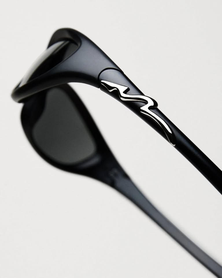 CHIMI POGBA BLACK sunglasses close-up sleek black frame athletic style Swedish craftsmanship
