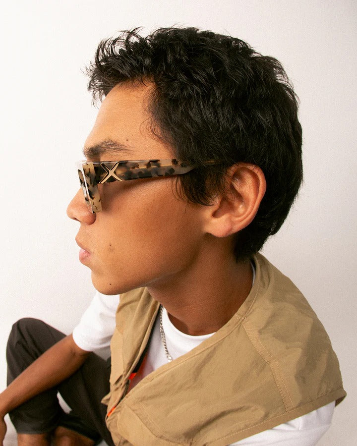 OSCARXFRANK LIL JET glasses detail premium acetate craftsmanship