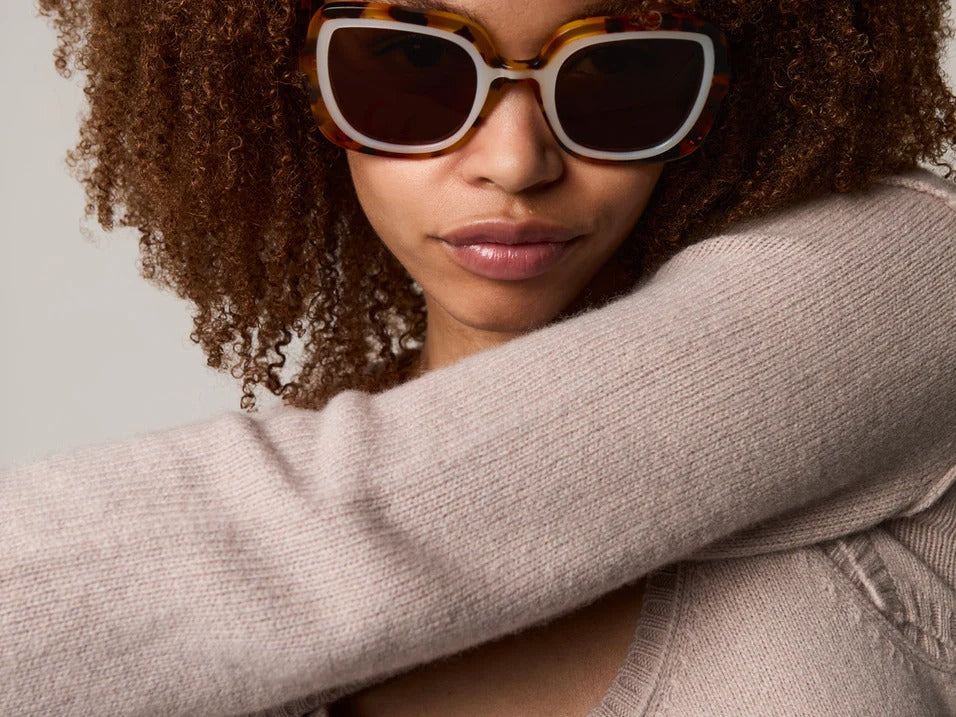 KOMONO LIVEY MAPLE PEARL eyewear detail classic style all-day comfort