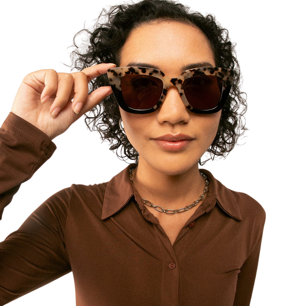 OSCARXFRANK FAIRFAX - Angle view showing construction quality and details
