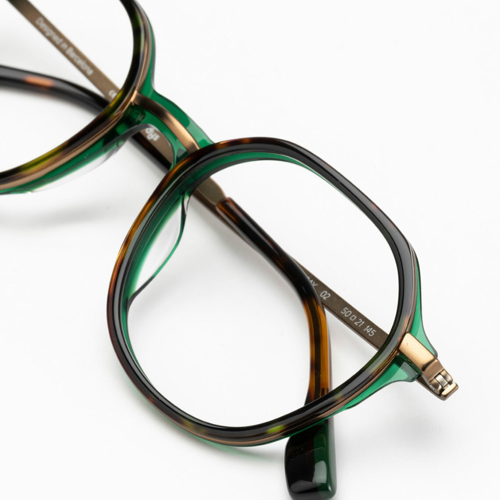 WOODYS Murray 02 combined construction detail - Italian acetate with metal structure for solidity and lightness
