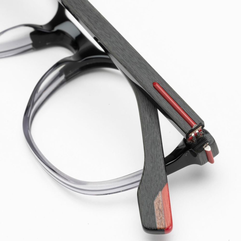 WOODYS Teron 01 PETIT metal details - refined metallic accents enhancing technical character
