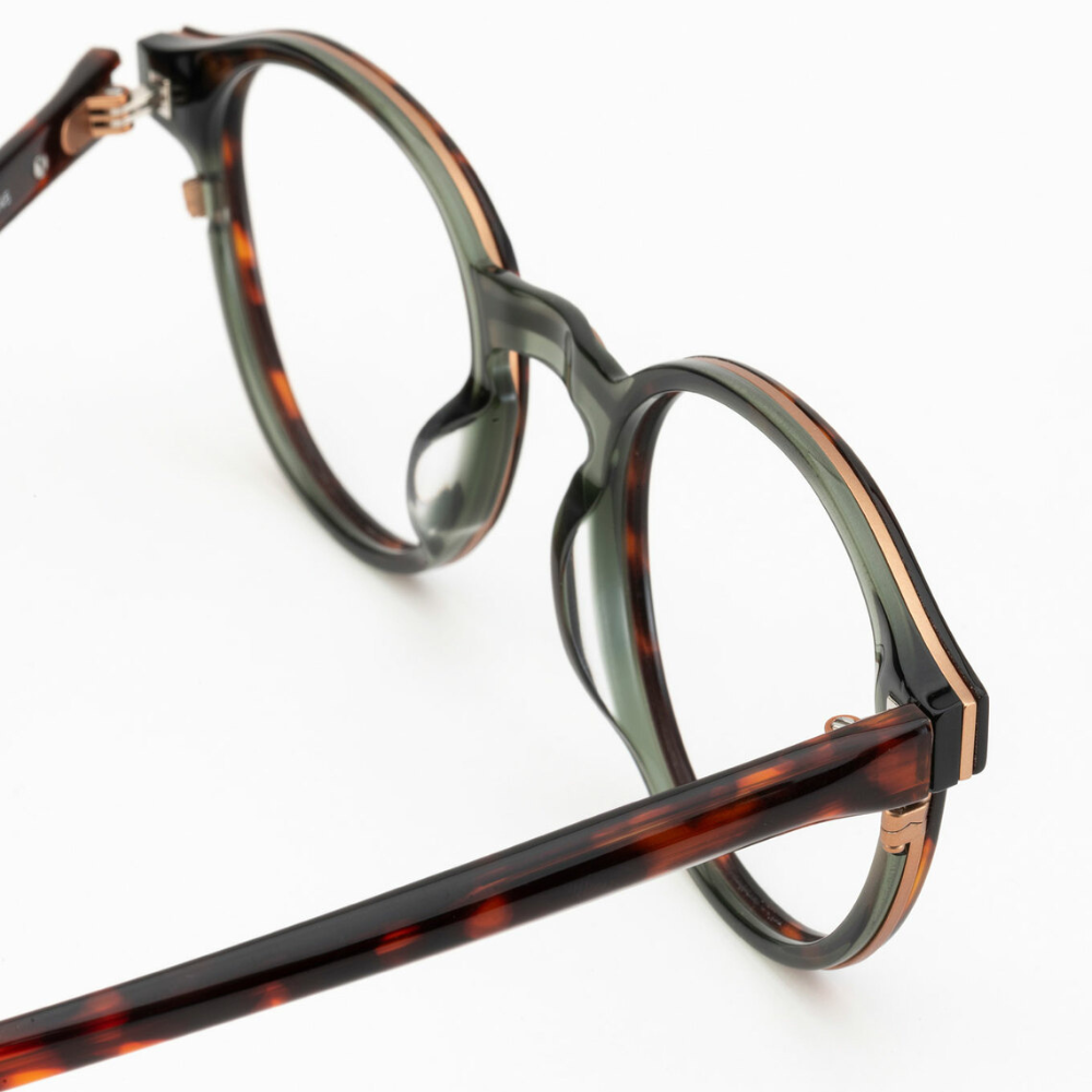 WOODYS Bogan 02 bold color combination detail - audacious mix of tones and materials
